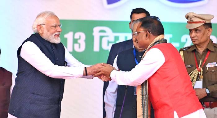 प्रधानमंत्री नरेंद्र मोदी के साकारात्मक संबोधन के साथ, छत्तीसगढ़ में नए नेतृत्व का आरंभ और राज्य के नेताओं की शपथ ग्रहण समारोह का शानदार आयोजन
