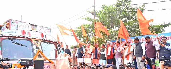 मुख्यमंत्री विष्णु देव साय ने अयोध्या के लिए छत्तीसगढ़ का 300 मीट्रिक सुगंधित चावल किया रवाना