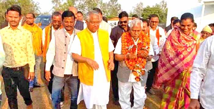 भाजपा की जीत के बाद, नवनिर्वाचित विधायक डोमलाल कोर्सेवाड़ा का ऐतिहासिक स्वागत