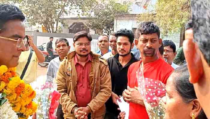 विधायक रिकेश सेन के प्रेरणादायक पहल से 200 पीडब्ल्यूडी कर्मचारियों को नौकरी में पुनर्स्थान का आदान-प्रदान