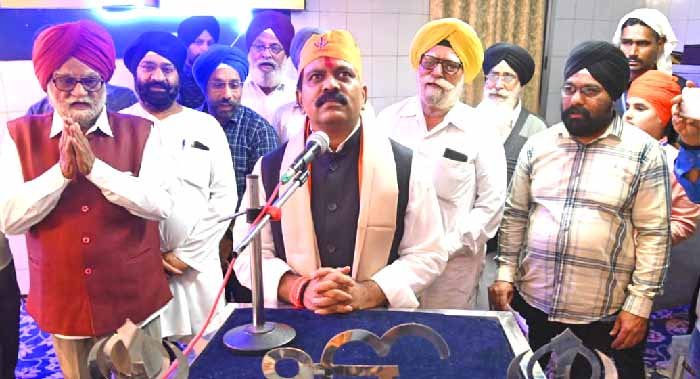 उप मुख्यमंत्री श्री शर्मा ने वीर बाल दिवस पर गुरुद्वारा में माथा टेक कर लिया आशीर्वाद