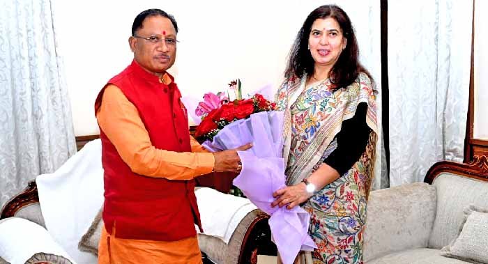 सांसद सुश्री सरोज पांडेय ने मुख्यमंत्री को दी नववर्ष की शुभकामनाएं और सौजन्य मुलाकात की