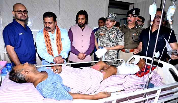 बीजापुर हमला: गृह मंत्री विजय शर्मा ने पीड़ित जवानों और परिवारों के साथ जताई संवेदना