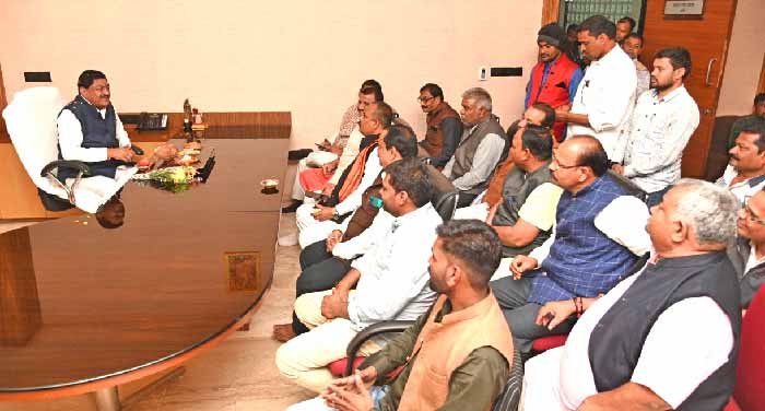 खाद्य मंत्री श्री दयालदास बघेल ने मंत्रालय में कार्यभार संभाला खाद्य मंत्री श्री दयालदास बघेल ने मंत्रालय में कार्यभार संभाला