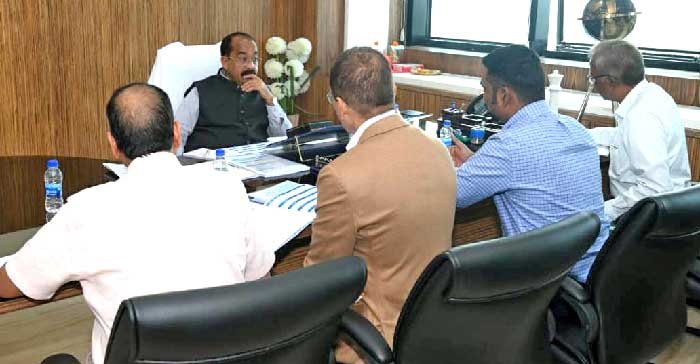 उपमुख्यमंत्री श्री साव ने तीनों विभागों के अधिकारियों के साथ की बैठक