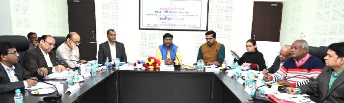 सहकारिता मंत्री श्री केदार कश्यप ने किसानों को राहत देने के लिए बैंकरों के खिलाफ कड़ी कार्रवाई की दी चेतावनी