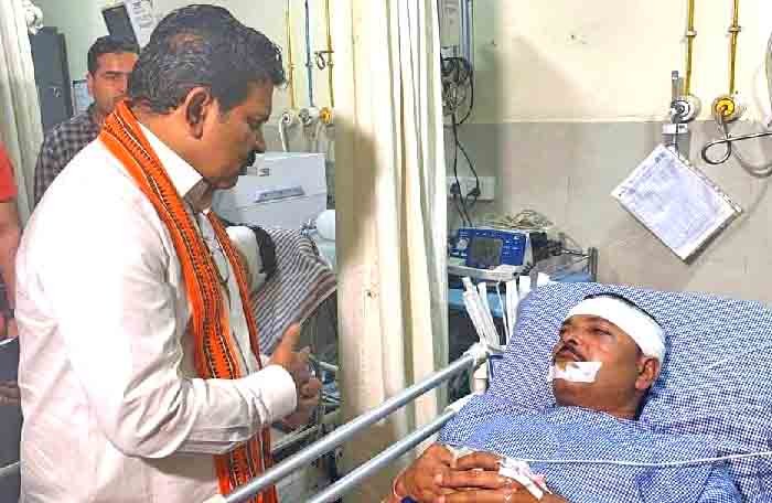 उपमुख्यमंत्री श्री विजय शर्मा ने घायल जवानों से मिलकर की जांच, हॉस्पिटल में उपचार की कामना