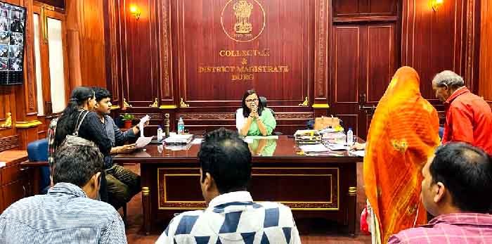 जनदर्शन के आवेदन में हुई त्वरित कार्यवाही कुम्हारी निवासी दिव्यांग को मिला ट्रायसायकल