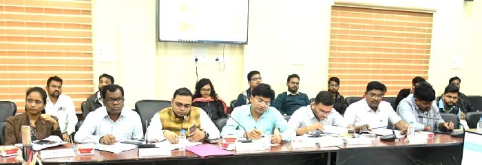 धान उपार्जन केन्द्रों से धान का उठाव तेजी से कराएं : कलेक्टर