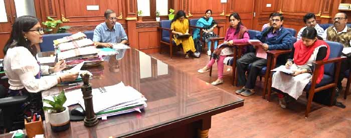 प्रधानमंत्री विश्वकर्मा योजना के कार्यो को प्राथमिकता के साथ करें पूर्ण : कलेक्टर