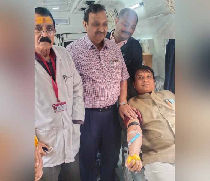 रक्तदान शिविर में 19 यूनिट ब्लड एकत्रित