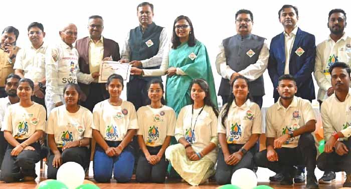 राष्ट्रीय मतदाता दिवस पर कमिश्नर ने मतदाताओं को दिलाई शपथ