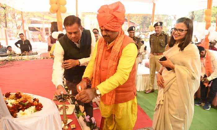 विधायक और आधिकारियों सहित नगरवासियों नें किया मानस गायन का श्रवण