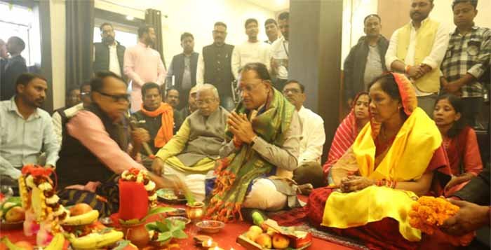 मुख्यमंत्री विष्णु देव साय ने धर्मपत्नी के साथ शुरू किया गृह ग्राम बगिया मुख्यमंत्री कैंप कार्यालय का शुभारंभ