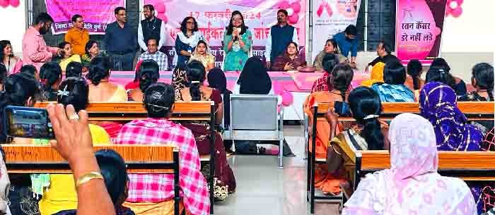 जिला चिकित्सालय द्वारा आयोजित वृहद् शिविर में हजारों महिलाओं का उत्साह जनक स्वागतमुहिम को सफल बनाने कलेक्टर एवं जनप्रतिनिधियों ने भी कराई जाँच   दुर्ग। कलेक्टर सुश्री ऋचा प्रकाश चौधरी के निर्देश पर जिला अस्पताल में स्तन कैंसर व सर्वाइकल कैंसर के नियंत्रण और जाँच को बढ़ावा देने के उद्देश्य से वृहद् शिविर का आयोजन किया। इस अद्भुत पहल के माध्यम से हजारों महिलाएँ निःसंदेह और उत्सुकता के साथ शिविर में शामिल हुईं। इसके साथ ही, जिले के कलेक्टर और अन्य प्रमुख महिला जनप्रतिनिधियों ने भी इस अवसर पर अपनी जाँच कराई। कलेक्टर ने इस महत्वपूर्ण अभियान में सभी नागरिकों से जुड़ने की अपील की ताकि स्तन कैंसर और सर्वाइकल कैंसर जैसी बीमारियों से समाज को मुक्त किया जा सके। उन्होंने बताया कि वैश्विक जलवायु, रहन-सहन, खान-पान परिस्थिति के कारण आज हर 22 में से 01 महिला को स्तन कैंसर होने की संभावना है। उन्होंने कहा बहुत अच्छा लगा की इतनी बड़ी संख्या में महिलाएं उपस्थित हुई, इससे पता लगता है कि महिलाएं अपने स्वास्थ्य के प्रति जागरूक हैं। जिला अस्पताल में उक्त जांच की सुविधा उपलब्ध है, सभी माता बहनों से अपील है कि आप सभी कैंसर की जांच अवश्य करायें। उन्होंने शिविर में भागीदार सभी डॉक्टरों और मेडिकल स्टाफ के प्रति आभार व्यक्त किया। इस अवसर पर मुख्य चिकित्सा अधिकारी श्री जे.पी. मेश्राम के साथ अन्य चिकित्सक मौजूद रहे।