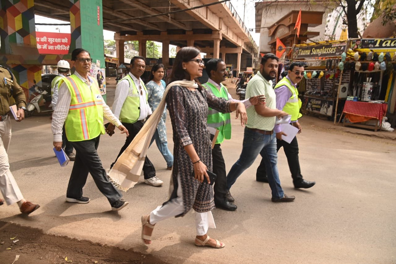 दुर्ग-रायपुर राष्ट्रीय राजमार्ग में निर्माणाधीन फ्लाईओवर का कलेक्टर ने किया निरीक्षण दुर्ग-रायपुर राष्ट्रीय राजमार्ग में निर्माणाधीन फ्लाईओवर का कलेक्टर ने किया निरीक्षण