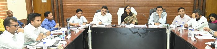 निर्माण कार्यो में लापरवाही बरतने वाले एजेंसी एवं ठेकेदार पर करें कड़ी कार्यवाही : कलेक्टर