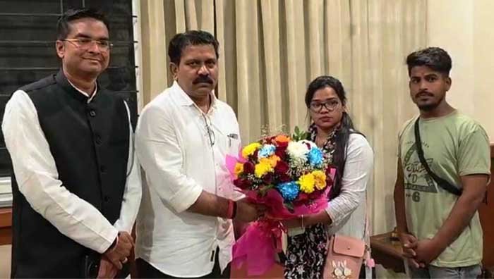 मुख्यमंत्री की संवेदनशील पहल : मस्कट में बंधक बनाई गई जोगी दीपिका सुरक्षित छत्तीसगढ़ लौटी