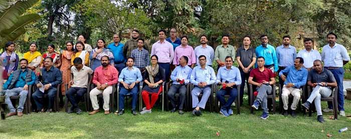 विभिन्न राज्यों के प्रशिक्षु अधिकारी ने किया पाटन में फील्ड विजिट