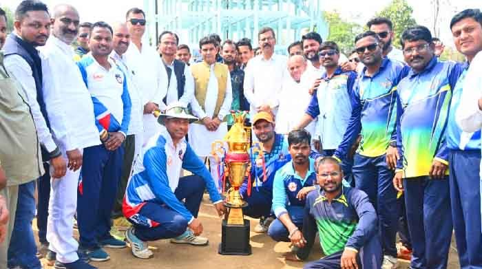 खेल मंत्री श्री वर्मा ने क्रिकेट प्रतियोगिता के समापन समारोह में युवाओं को युवा नशा से दूर रहने और सकारात्मक उपयोग के लिए अपनी ऊर्जा का संभावित उपयोग करने की सलाह दी