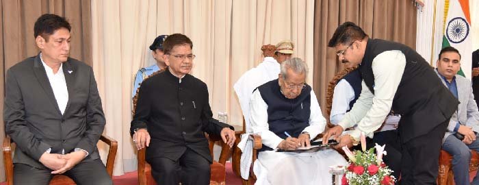 हरिचंदन ने शुक्ल और चंद्रवंशी को राज्य सूचना आयुक्त के पद की शपथ दिलाई