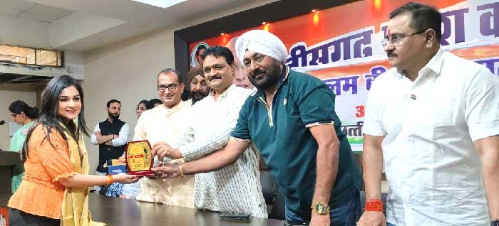 कांग्रेस ने महिला पत्रकारो को कलम वीरांगना सम्मान दिया कांग्रेस ने महिला पत्रकारो को कलम वीरांगना सम्मान दिया
