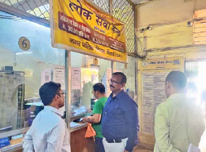 एसडीएम और तहसीलदार आवेदक बनकर पहुंचे लोक सेवा केंद्र