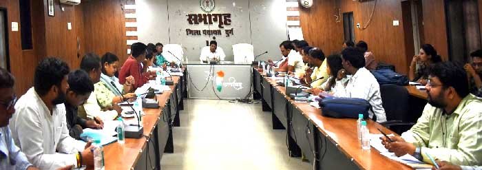 मुख्य कार्यपालन अधिकारी ने ली समीक्षा बैठक