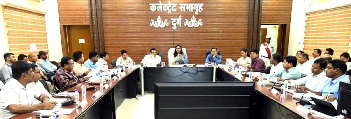 शहीद वीर नारायण सिंह श्रम अन्न सहायता केन्द्र में श्रमिक पंजीयन शिविर लगाने कलेक्टर ने दिये निर्देश