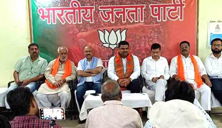 भाजपा प्रत्याशी विजय बघेल के नामांकन के साथ दुर्ग और दुर्ग शहर में जोश में नामांकन रैलियाँ और तैयारियाँ भाजपा प्रत्याशी विजय बघेल के नामांकन के साथ दुर्ग और दुर्ग शहर में जोश में नामांकन रैलियाँ और तैयारियाँ