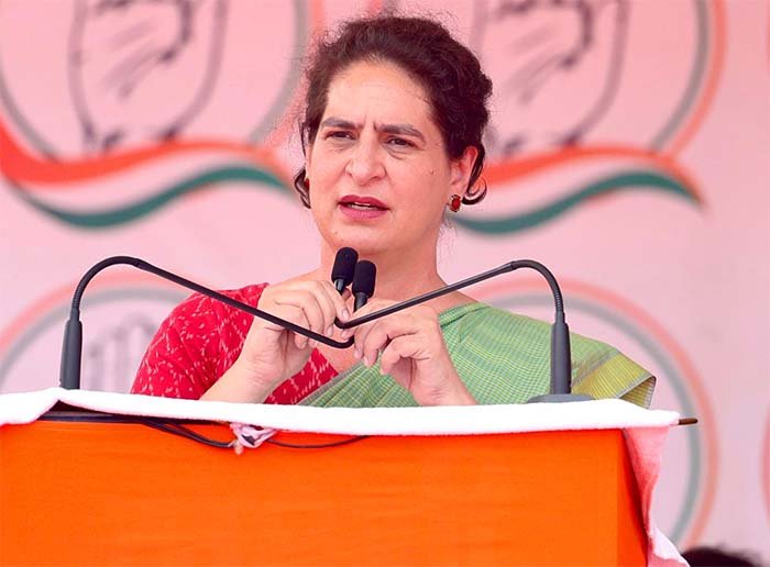 कांग्रेस की राष्ट्रीय नेत्री प्रियंका गांधी ने बालोद, डोंगरगांव में दो महति सभाओं को किया संबोधित
