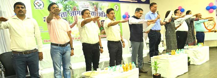 मतदान करना हमारा संवैधानिक अधिकार है, इससे हमारा और देश का भविष्य निर्धारित होता है : कमिश्नर मतदान करना हमारा संवैधानिक अधिकार है, इससे हमारा और देश का भविष्य निर्धारित होता है : कमिश्नर