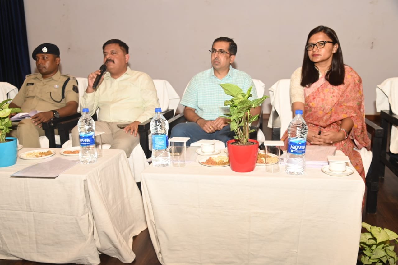 लोकसभा निर्वाचन 2024: सभी तरह के वाहनों की करें सघन जांच- कलेक्टर एवं जिला निर्वाचन अधिकारी लोकसभा निर्वाचन 2024: सभी तरह के वाहनों की करें सघन जांच- कलेक्टर एवं जिला निर्वाचन अधिकारी