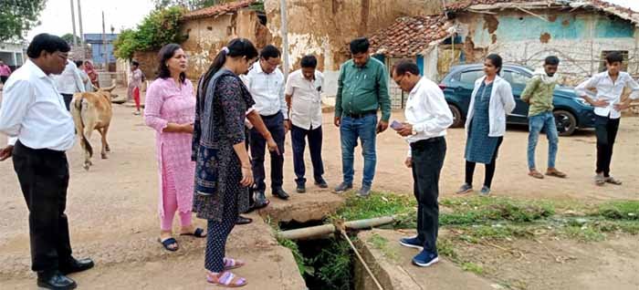 उल्टी-दस्त प्रभावित गांव बोड़ेगांव में स्थिति नियंत्रण पर