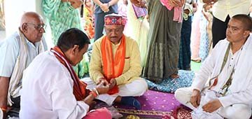 मुख्यमंत्री श्री साय अपने चचेरे भाई श्री नरेश चन्द्र साय के दशगात्र कार्यक्रम में शामिल हुए