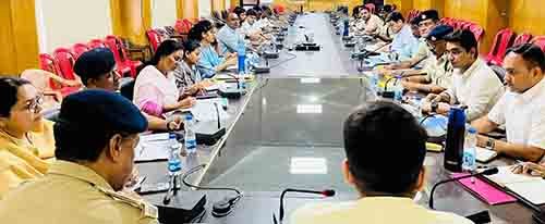 कलेक्टर-एसपी ने की जिले में कानून व्यवस्था की समीक्षा कलेक्टर-एसपी ने की जिले में कानून व्यवस्था की समीक्षा