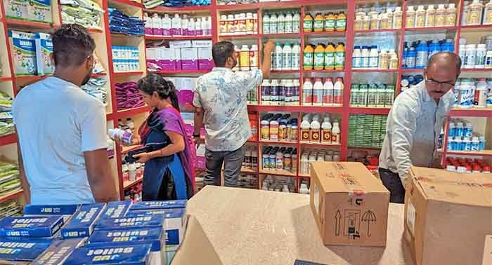कृषि आदान विक्रेताओं के प्रतिष्ठानों का किया निरीक्षण