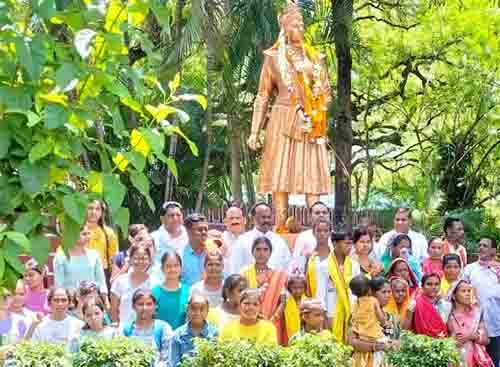 वीरांगना महारानी दुर्गावती के बलिदान दिवस पर गोड़ समाज ने श्रद्धा-सुमन किया अर्पित वीरांगना महारानी दुर्गावती के बलिदान दिवस पर गोड़ समाज ने श्रद्धा-सुमन किया अर्पित
