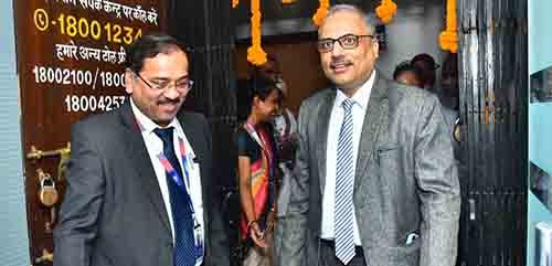 मुख्य न्यायाधिपति श्री सिन्हा ने उच्च न्यायालय भवन स्थित एसबीआई शाखा का किया अवलोकन मुख्य न्यायाधिपति श्री सिन्हा ने उच्च न्यायालय भवन स्थित एसबीआई शाखा का किया अवलोकन