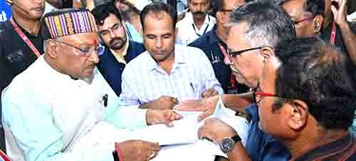 मुख्यमंत्री श्री विष्णु देव साय से मिलने जनदर्शन में पहुंचे हजारों लोग
