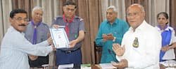 मुख्य राष्ट्रीय आयुक्त ने डॉ. यादव को प्रदान किया राज्य मुख्य आयुक्त के पद का वारंट ऑफ अपॉइंटमेंट
