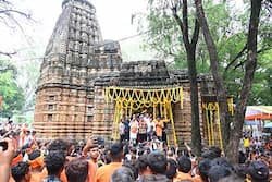 मुख्यमंत्री विष्णुदेव साय ने सावन के तीसरे सोमवार को भोरमदेव मंदिर में श्रद्धालुओं से की मुलाकात मुख्यमंत्री विष्णुदेव साय ने सावन के तीसरे सोमवार को भोरमदेव मंदिर में श्रद्धालुओं से की मुलाकात