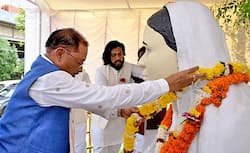 मुख्यमंत्री श्री विष्णु देव साय ने ममतामयी मिनीमाता की पुण्यतिथि पर उनकी प्रतिमा पर माल्यार्पण कर श्रद्धांजलि अर्पित की
