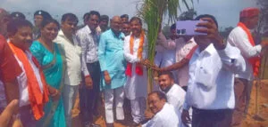 स्वच्छता सेवा पखवाड़ा अंतर्गत वृक्षारोपण कार्यक्रम अहिवारा विधानसभा में सफलतापूर्वक आयोजित