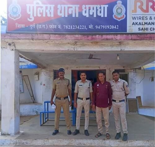 फर्जी ड्रग्स इंस्पेक्टर बनकर धमका रहे गिरोह का पर्दाफाश, पुलिस ने 5 आरोपियों को किया गिरफ्तार