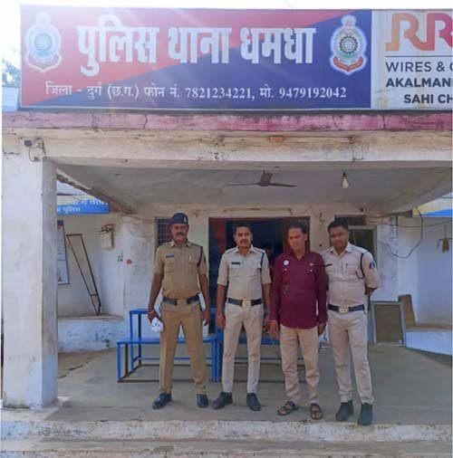 फर्जी ड्रग्स इंस्पेक्टर बनकर धमका रहे गिरोह का पर्दाफाश, पुलिस ने 5 आरोपियों को किया गिरफ्तार फर्जी ड्रग्स इंस्पेक्टर बनकर धमका रहे गिरोह का पर्दाफाश, पुलिस ने 5 आरोपियों को किया गिरफ्तार