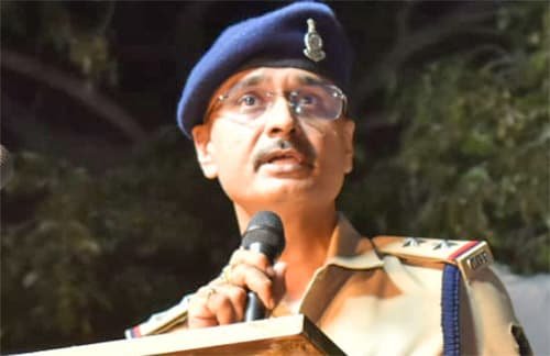 दुर्ग पुलिस का साइबर रावण: अज्ञानता की ताकत के खिलाफ जंग दुर्ग पुलिस का साइबर रावण: अज्ञानता की ताकत के खिलाफ जंग