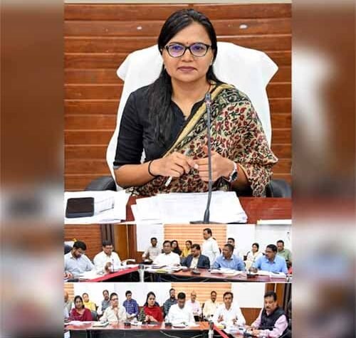 सत्तर प्लस आयु वालों का आयुष्मान कार्ड बनाने चलायें डोर-टू-डोर अभियान- कलेक्टर सुश्री ऋचा प्रकाश चौधरी