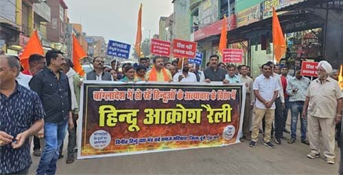सर्व हिंदू समाज अहिवारा द्वारा बंग्लादेश में हिंदुओं पर हो रहे अत्याचार के खिलाफ विशाल मशाल रैली