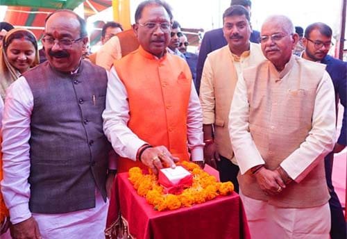 छत्तीसगढ़ में प्रधानमंत्री मोदी की गारंटी को तेजी से पूरा कर रही सरकार: मुख्यमंत्री साय छत्तीसगढ़ में प्रधानमंत्री मोदी की गारंटी को तेजी से पूरा कर रही सरकार: मुख्यमंत्री साय